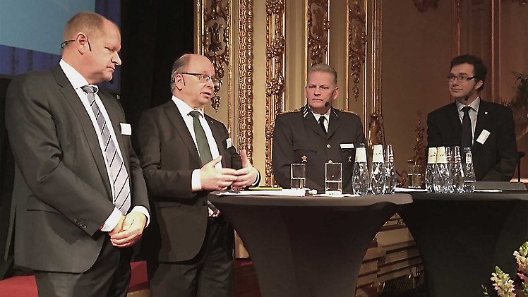 Cyberförsvarsdagen Dan Eliasson, generaldirektör MSB, Dag Hartelius, generaldirektör FRA, Fredrik Robertsson, CIO Försvarsmakten och Robert Limmegård, generalsekreterare SOFF.