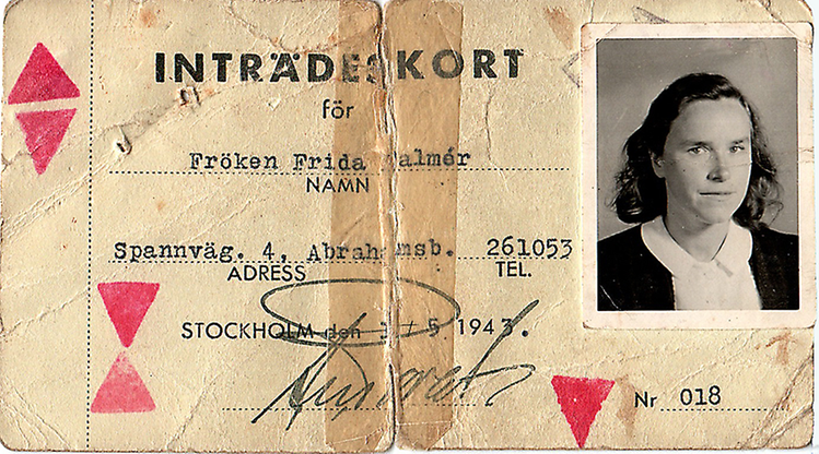 Faksimil av Frida Palmérs passerkort FRA.  Klicka på bilden för att förstora den.